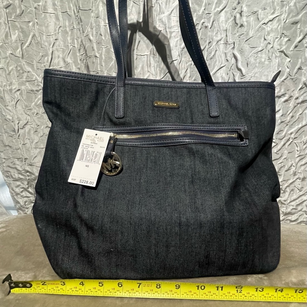 Micheal Kors, Navy, MD Grab Bag